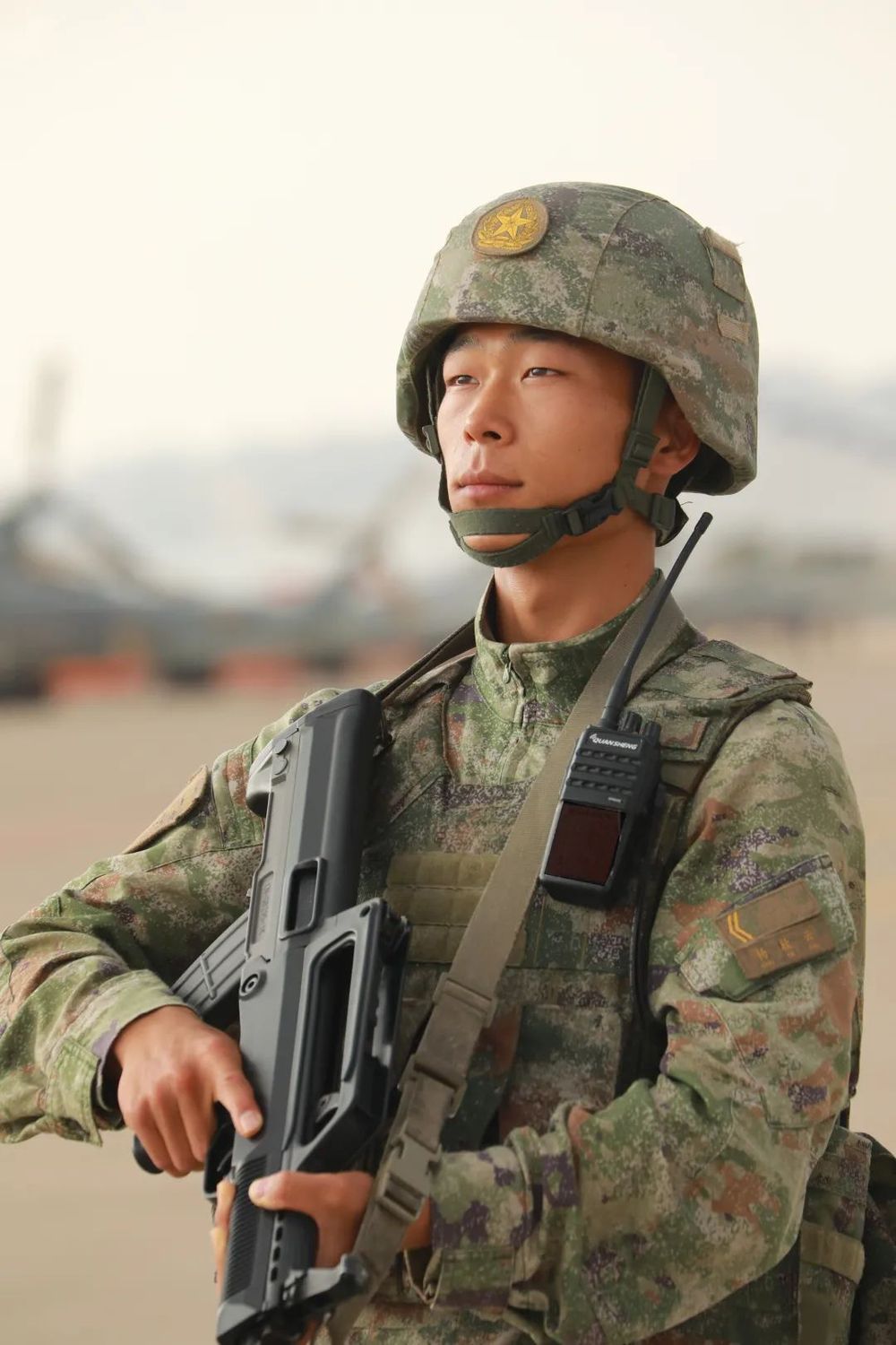 『最新軍裝揭秘，潮流與威嚴并存』
